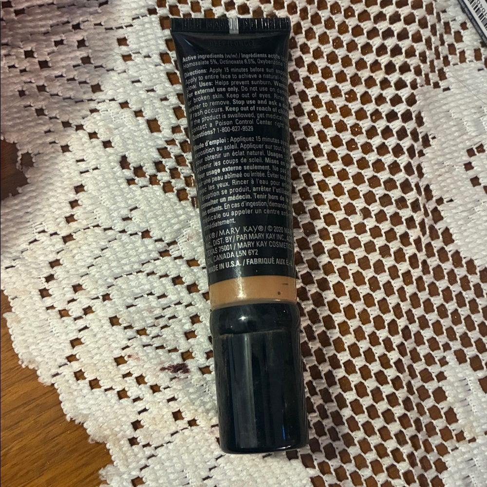 Mary Kay CC Cream - Broad Spectrum SPF 15 - Medium Beige - Picture 2 of 2